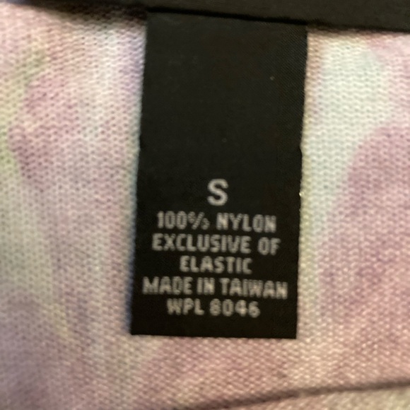 Colorful Abstract Patterned Top - Picture 4 of 6